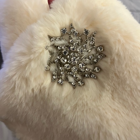 Faux fur winter shawl - Picture 2 of 3